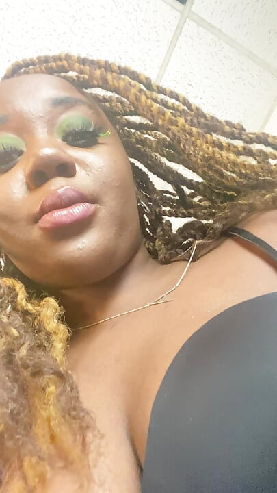play - relax time with a bad pretty bitch
