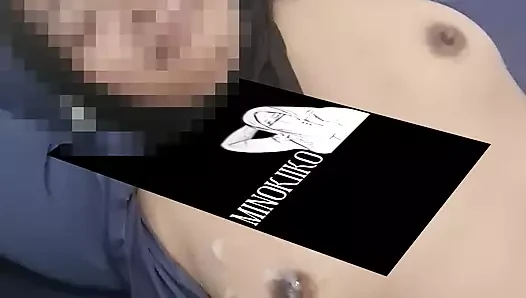 Minokiiko, tesettürlü evli kadın biraz eğlenmek için üvey erkek kardeşine biniyor
