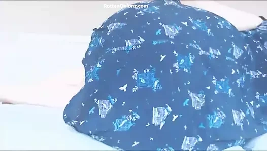 İri güzel kadın osuruyor