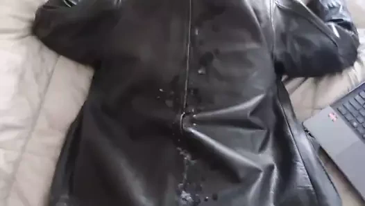 Karımın deri ceketinde Cumshot