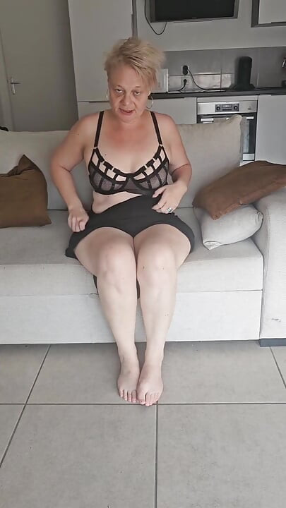 Olgun Ve Seksi Anne Islak Çocuğuyla Oynuyor