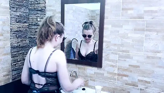 Zeida - зубная щетка в грязный рот рабыни