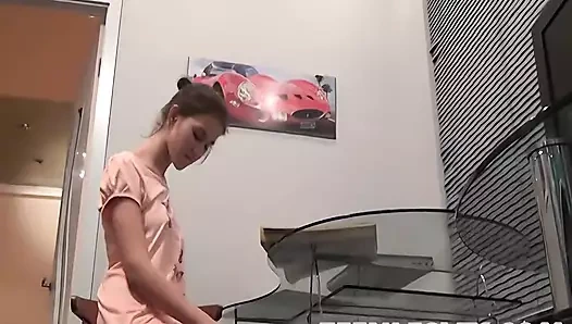 18 yaşındaki sıska genç lesley bacaklarını açıyor