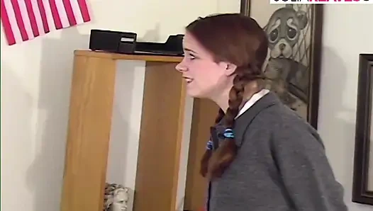 Ateşli kız sıkı amını parmaklarken heyecan içinde inliyor