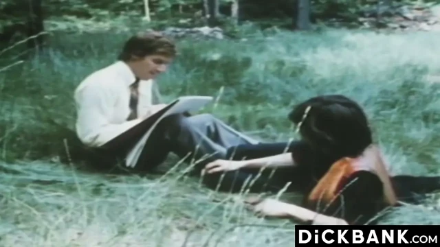 Sparrow Guano ve Nat Grey'in şişman sikleri yalayıp yuttuğu vintage video
