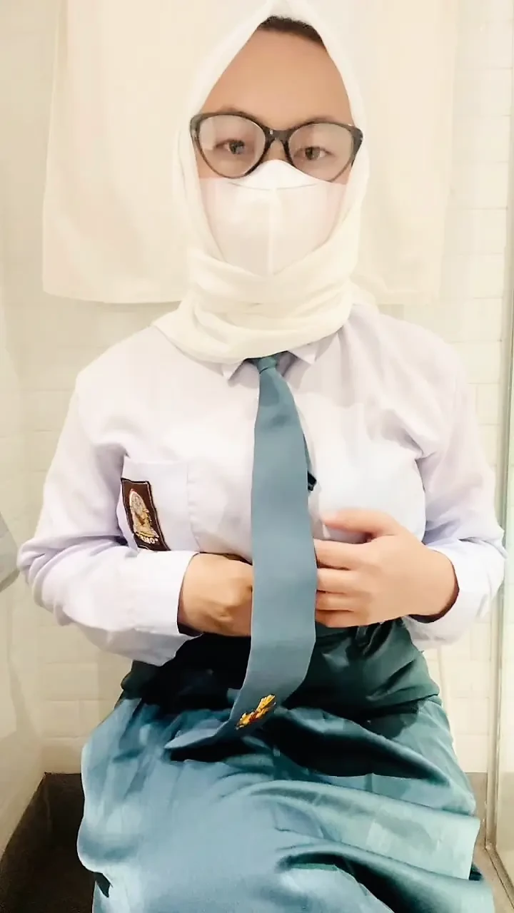 High school student comes home from school caught brutal masturbation until squirt fountain