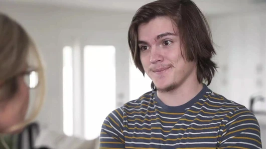 "Sikini tenis raketinden daha iyi kullanmayı biliyor musun?" Orta yaşlı seksi kadın Cory Chase üvey oğluna soruyor - s19:e9