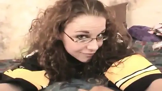 Kızlar külotlu çoraplarıyla gerçekten azıyor-jenni mast ve holly webster