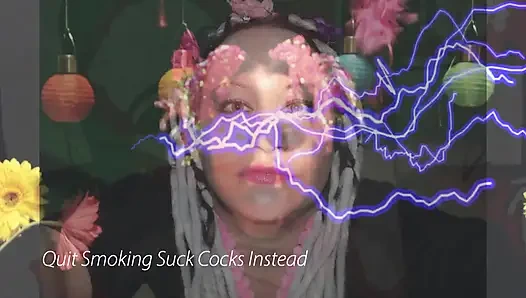 Sigarayı bırak onun yerine yarak emiyor