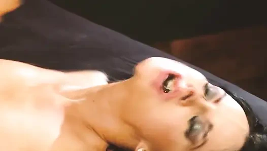 Hatunlar azgın sahne 1 külotlu esmer orta yaşlı seksi kadın büyük bir yarakla sert sikişiyor