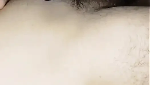 Külotunu çıkarmasını beklemedi; Yaşlı erkekler tarafından sikilmeyi hayal etti.