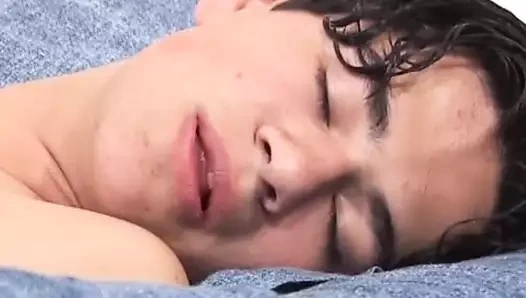 Latin twink cesar gerizekalı kapalı