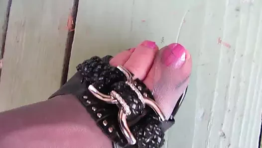 Onun katır üzerinde bir tahta kaşık cum damlaları