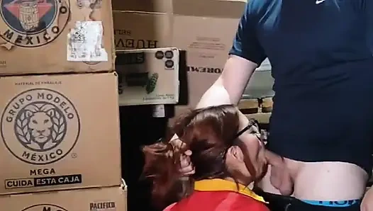 Bodrumdaki mağazada kasiyer benim