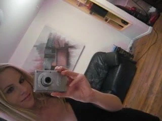 başka bir sarışın şeritler