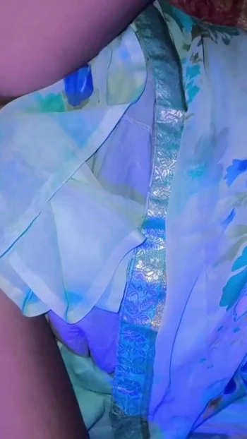 Знаковый момент из "Горячую индийскую девушку жестко его бойфренд"