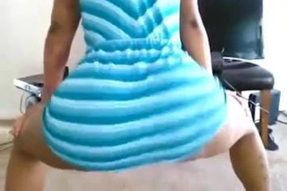 Twerk kalın ganimet içinde kısa dar elbise