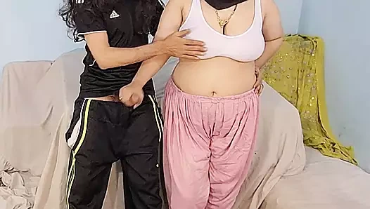 İri güzel Hintli büyük götlü Hintli kadın sert sikiliyor