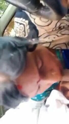 Desi hile eş verir oral seks içinde araba
