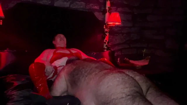 Bölüm1 :- Domina Satana'dan booboo'nun Noel hediyesi.