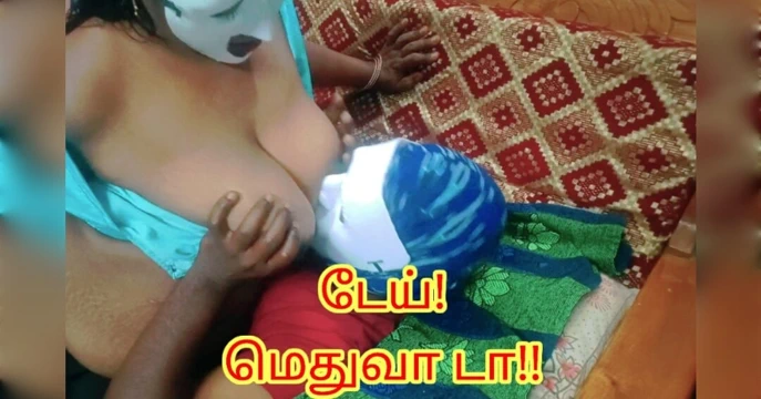 Kayınbiraderi genç erkek kardeşini emziriyor - tam şehvetli sert göğüs emiyor