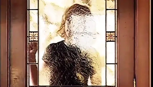 Masum görünümlü sarışın kıllı göğüslerini tercih ediyor