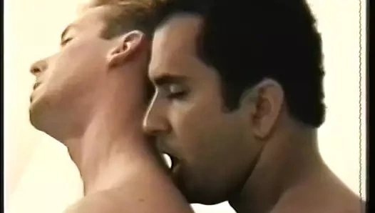 Oynak eşcinsel seviyor için pinch onun meme uçları süre o gets bir oral seks