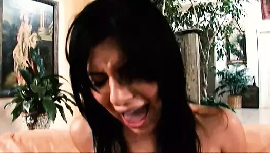 Sativa Rose sürtük varlıklarını seviyor