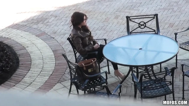Devriyedeki sapıklar - yüzüne gülümsemeyi geri koyabilecek tek şey büyük sert bir yarak!