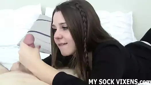 Yumuşak çoraplarımın senin büyük horoz joi'ni ovuşturduğunu hayal et