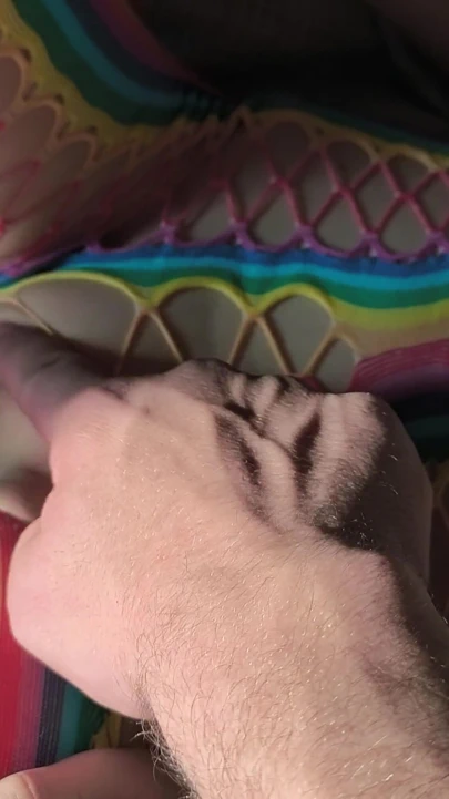 Seksi kostümlü üvey kız kardeş sıkı bakire amına dokunmama ve anahattını izlememe izin veriyor | Klip 1