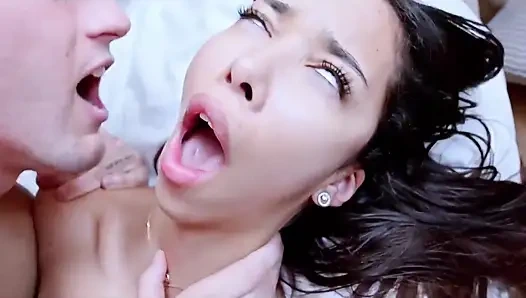 Mükemmel götlü çok zenci hatun şehvetli bir sikişin tadını çıkarıyor. Jimmy Bud, Lia Lin