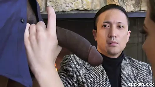 Bu sıcak eş bu büyük zenci yarraktan faydalanıyor