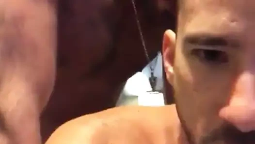 cum dolu onun kıçını bomes