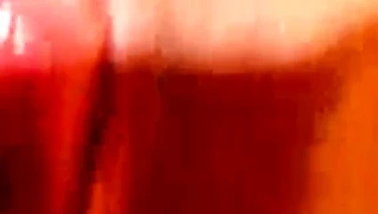 Sıcak bir anneanne oynama ile ona büyük seks oyuncağı