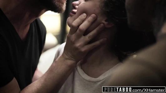 Saf tabu gia paige'in 2 üvey kardeşiyle ilk dp'si