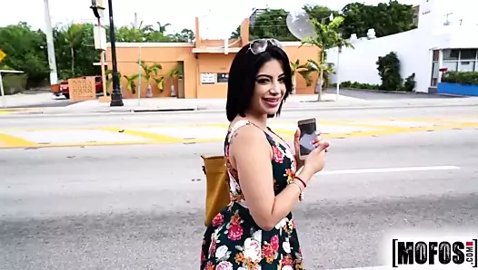 Mofos.com - pisi caprice - halka açık alımlar