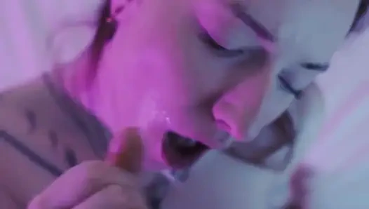 Marianna Mars fotoğraf çekimi sırasında yarak emiyor