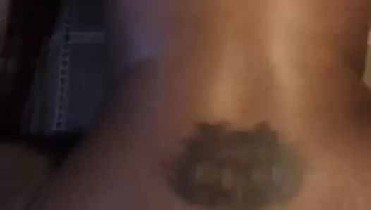 Kim geniş kalçalar ve sulu ganimet