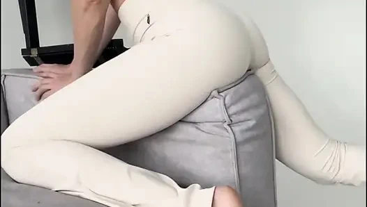 Seksi ateşli götlü yoga uzun bacaklar