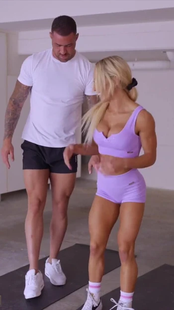 Завораживающий момент из "Мой подтянутый шлюховатый личный тренер заставил меня обмануть"