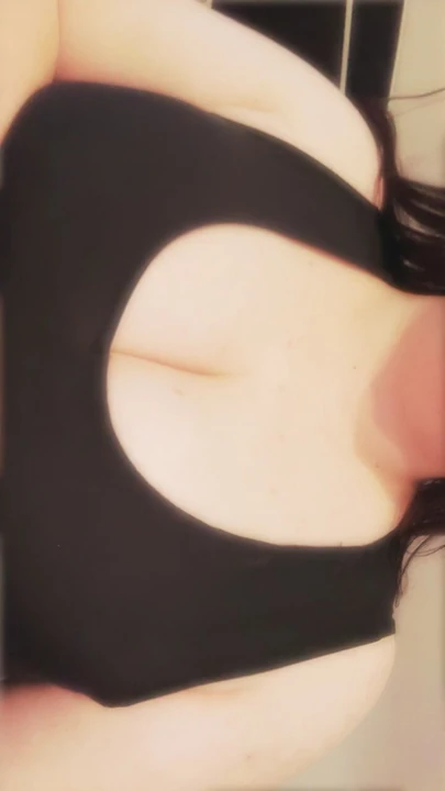 Тебе нравятся мои большие сиськи?