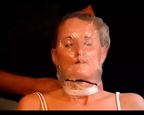 Nefes nefese mastürbasyon yapıyor!