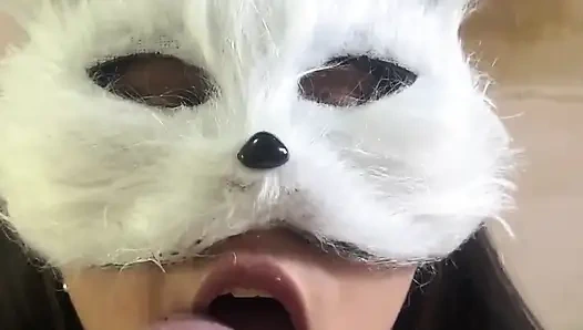 Bugün süt isteyen yaramaz bir kedi yavrusuyum