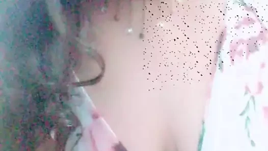 Ginger paris seksi göğüsler gösterme