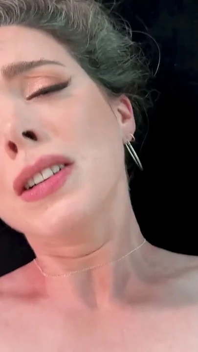 Ağzı açık bırakan yarak takıntılı yeni orta yaşlı seksi kadın çağrısını takip ediyor | Klip 2