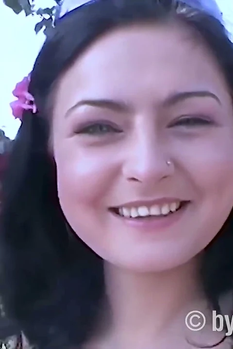 Koyu Saçlı Genç Kızı Sahilde Dildo Ile Dövdü