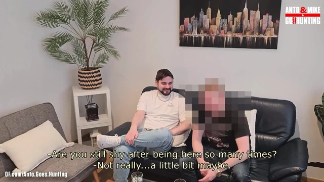 Heteroseksüel Tamirci Geri Dönüyor Ve Sakso Ve Karşılıklı Mastürbasyondan Sonra Ilk Kez Beni Kanepede Sikiyor