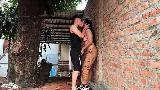 Kolombiyalı komşumu ağacımdan mango çalarken yakaladım ve sonunda bahçede seviştik! - Uzay Yapımları