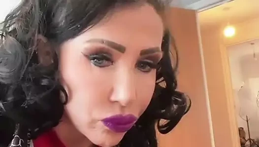 Uks en uzun dudak - pazar günü yarak emiyor